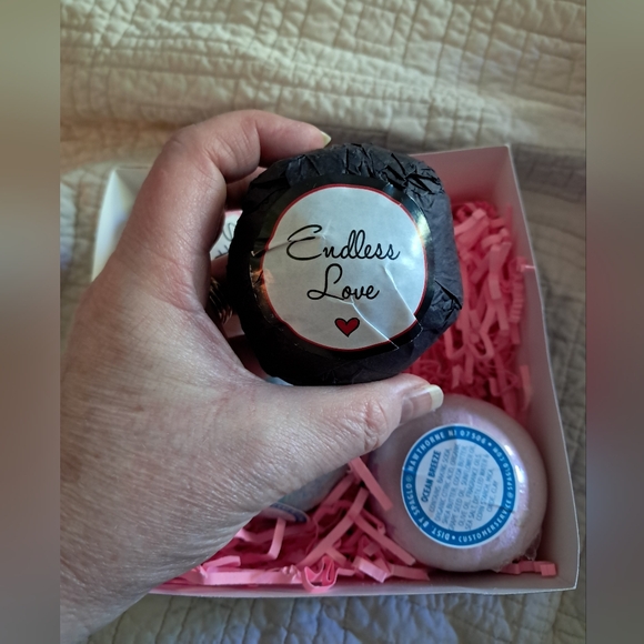 Mixed Large & XL Chocolate, Fruit, Floral Luscious Limited Edition Bath Bombs - Picture 5 of 16